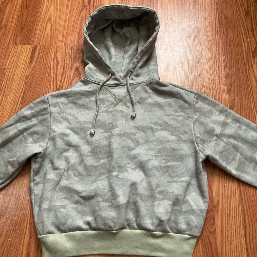 pre loved XS AE studio camo hoodie